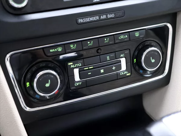 Škoda Superb 2,0 TDI 4x4 DSG Exclusive Kůže - foto 23