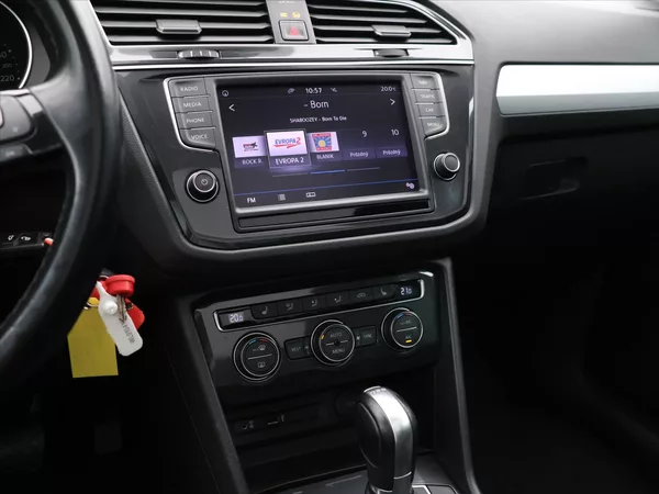 Volkswagen Tiguan 2,0 TDI 110kW DSG Navi Tažné - foto 19
