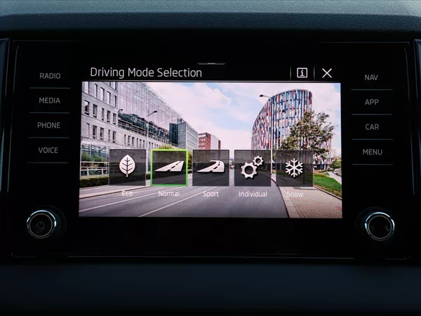 Škoda Karoq 2,0 TDI 4x4 DSG Sportline DPH - foto 29