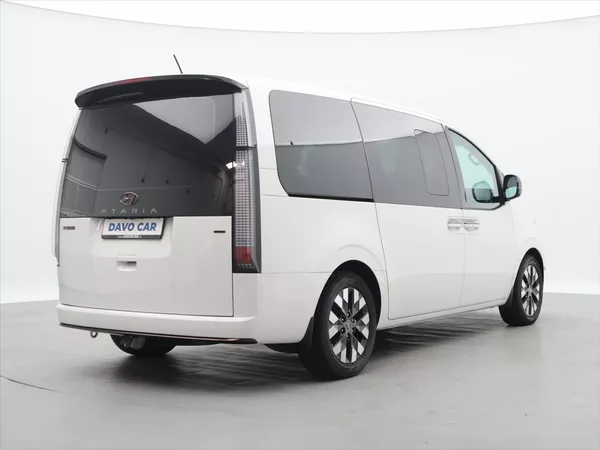 Hyundai Staria 2,2 CRDi 130kW Luxury 4x4 AUT - foto 7