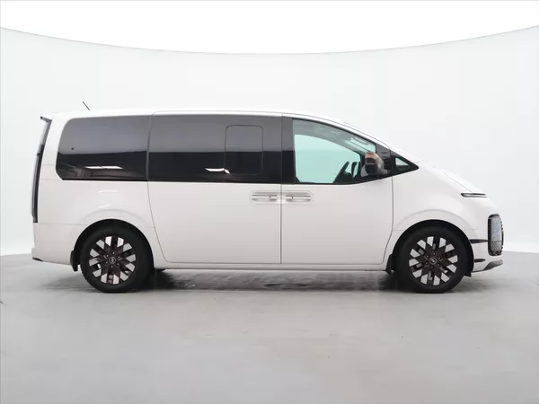 Hyundai Staria 2,2 CRDi 130kW Luxury 4x4 AUT - foto 8