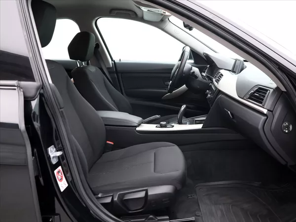 BMW Řada 3 2,0 320d 140kW GT Advantage CZ - foto 13