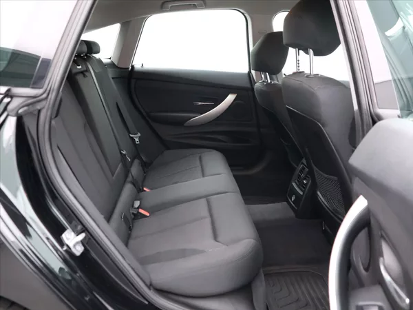 BMW Řada 3 2,0 320d 140kW GT Advantage CZ - foto 14