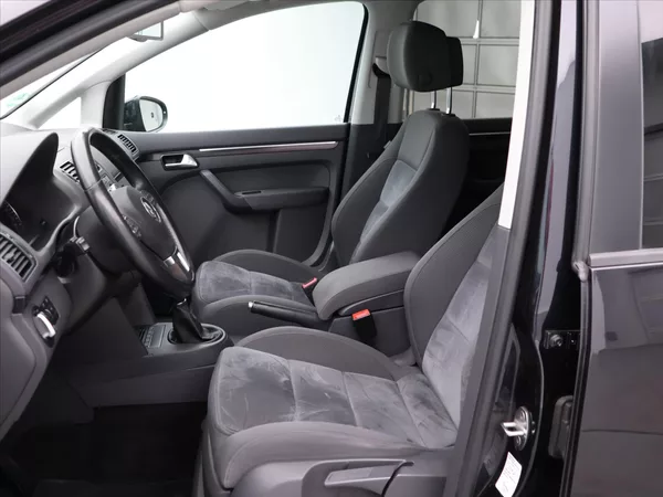 Volkswagen Touran 2,0 TDI 103kW Highline Tažné - foto 11