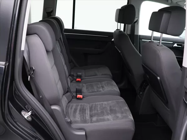 Volkswagen Touran 2,0 TDI 103kW Highline Tažné - foto 13