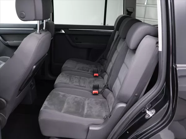 Volkswagen Touran 2,0 TDI 103kW Highline Tažné - foto 14