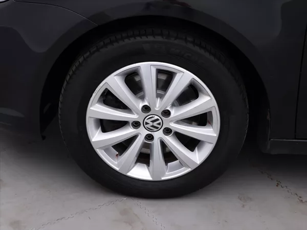 Volkswagen Touran 2,0 TDI 103kW Highline Tažné - foto 20