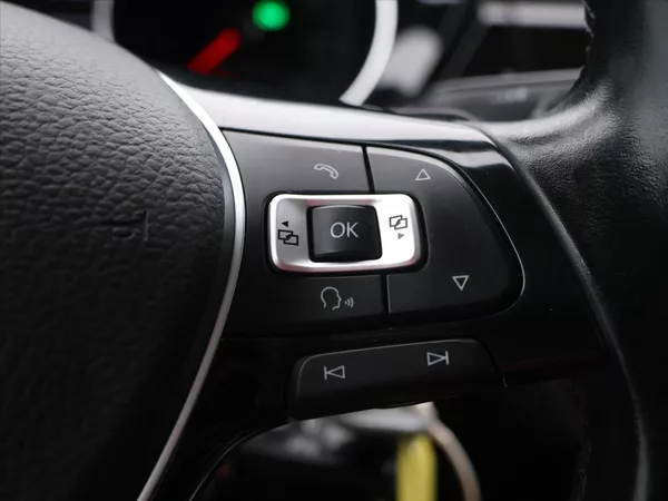 Volkswagen Touran 2,0 TDI 110kW DSG Sound 7-Míst - foto 20