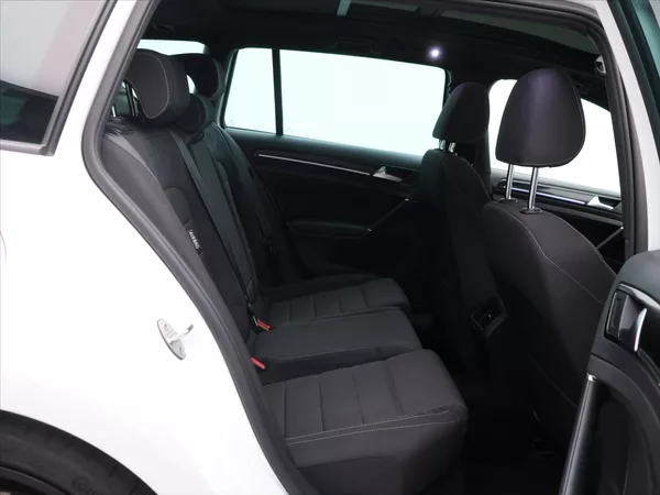 Volkswagen Golf 2,0 TSI 221kW R 4x4 DynAudio - foto 13
