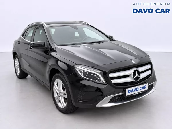 Mercedes-Benz GLA 1,6 180 90 kw Bi-Xenon Navi