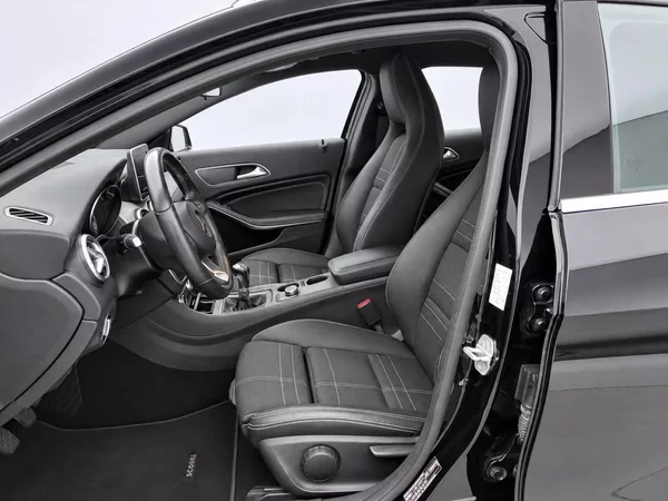 Mercedes-Benz GLA 1,6 180 90kW Xenon Navi - foto 11