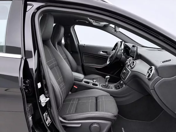 Mercedes-Benz GLA 1,6 180 90kW Xenon Navi - foto 12