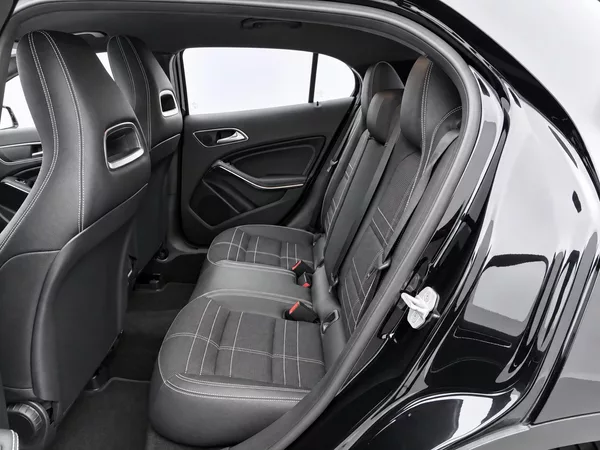 Mercedes-Benz GLA 1,6 180 90kW Xenon Navi - foto 14