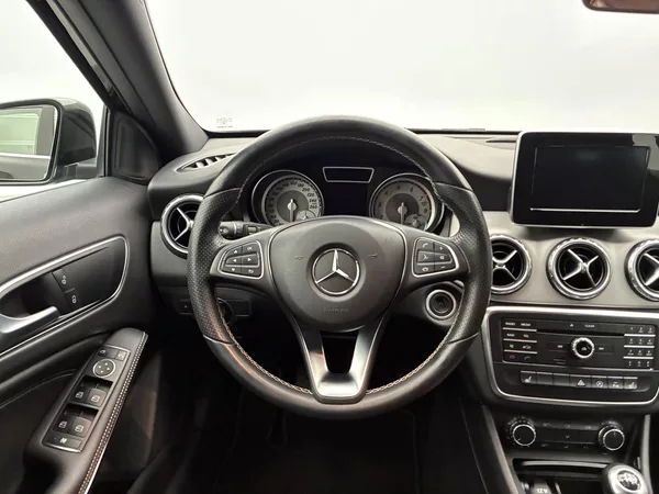 Mercedes-Benz GLA 1,6 180 90kW Xenon Navi - foto 15
