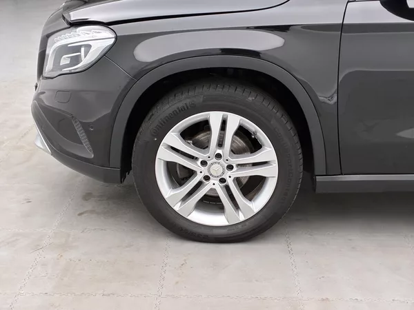 Mercedes-Benz GLA 1,6 180 90kW Xenon Navi - foto 17
