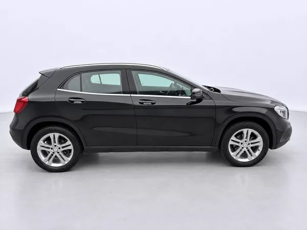 Mercedes-Benz GLA 1,6 180 90 kw Bi-Xenon Navi - foto 8