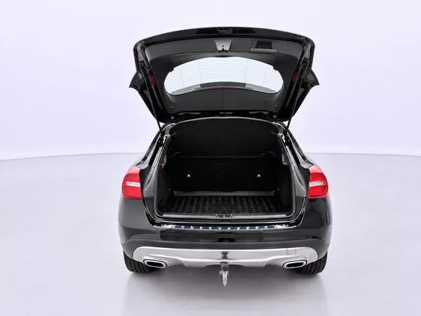 Mercedes-Benz GLA 1,6 180 90 kw Bi-Xenon Navi - foto 9