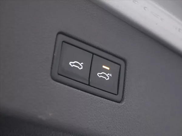 Volkswagen Tiguan 2,0 TDI 140kW 4M DSG R-Line CZ - foto 11