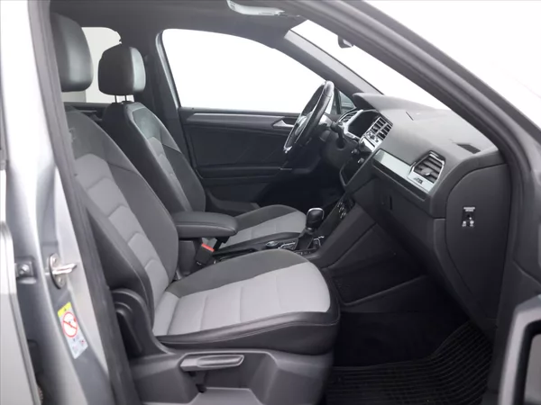 Volkswagen Tiguan 2,0 TDI 140kW 4M DSG R-Line CZ - foto 13
