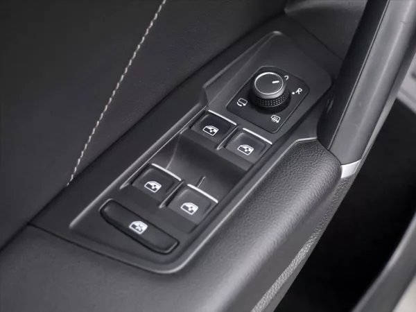 Volkswagen Tiguan 2,0 TDI 140kW 4M DSG R-Line CZ - foto 17