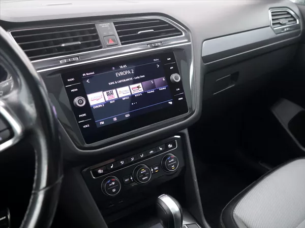 Volkswagen Tiguan 2,0 TDI 140kW 4M DSG R-Line CZ - foto 28