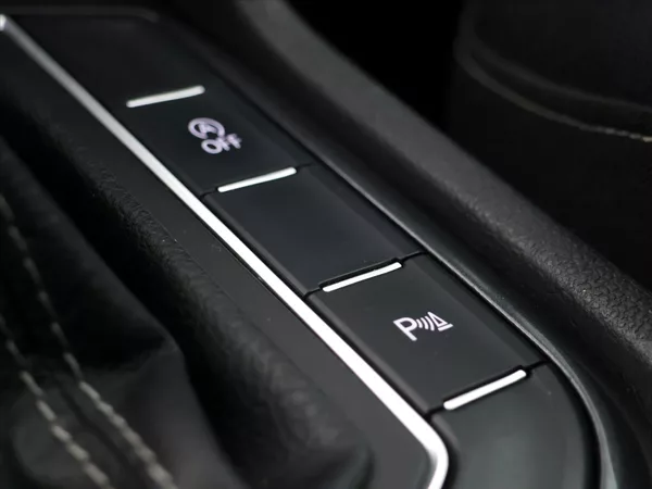 Volkswagen Tiguan 2,0 TDI 140kW 4M DSG R-Line CZ - foto 35