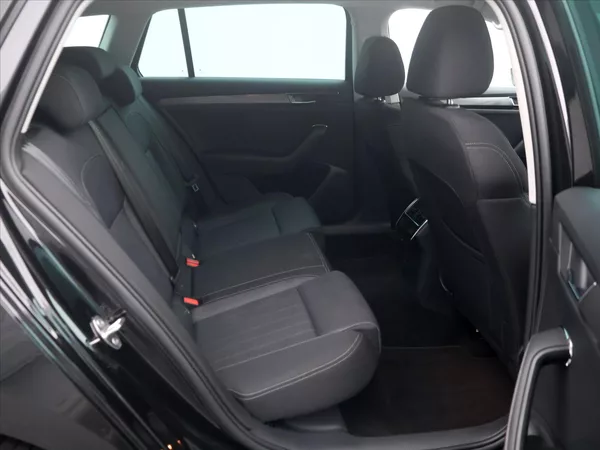 Škoda Superb 2.0 TDI 110kW Style DSG - foto 14