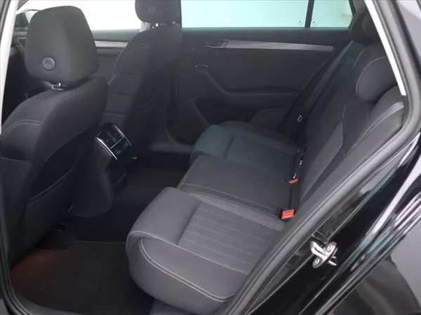 Škoda Superb 2.0 TDI 110kW Style DSG - foto 15