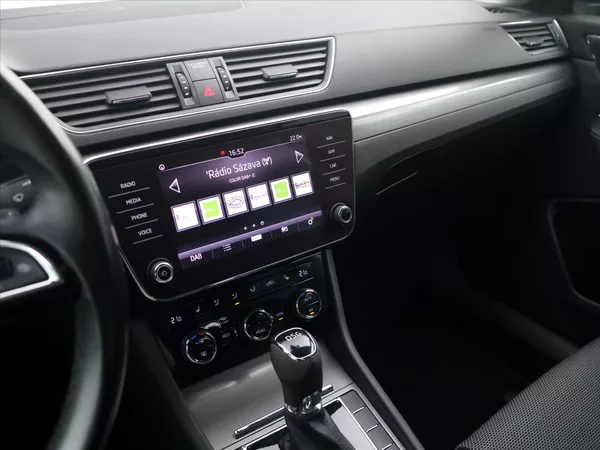 Škoda Superb 2.0 TDI 110kW Style DSG - foto 28