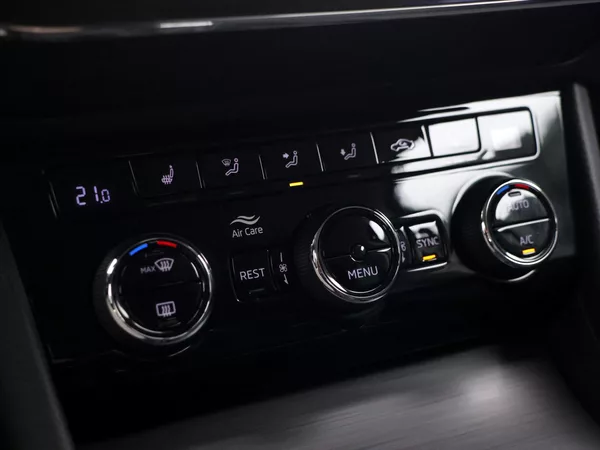 Škoda Superb 2.0 TDI 110kW Style DSG - foto 30