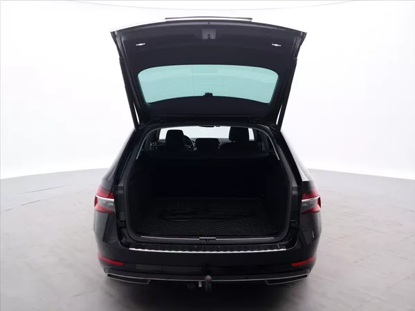 Škoda Superb 2.0 TDI 110kW Style DSG - foto 9