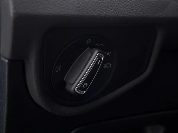 Volkswagen Touran 2,0 TDI 110kW R-Line DSG CZ - foto 19