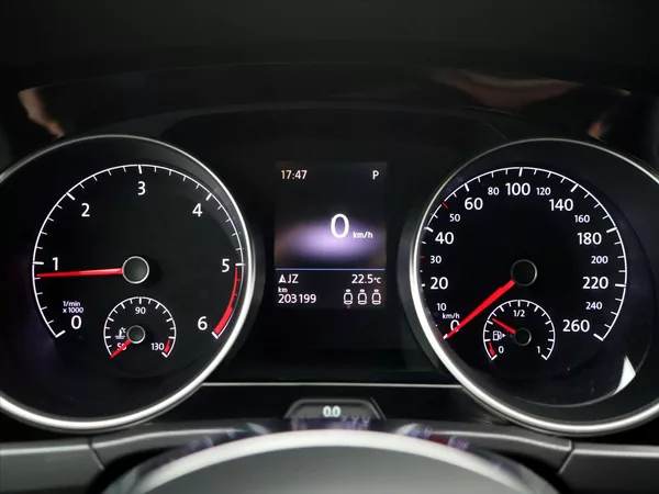 Volkswagen Touran 2,0 TDI 110kW R-Line DSG CZ - foto 21