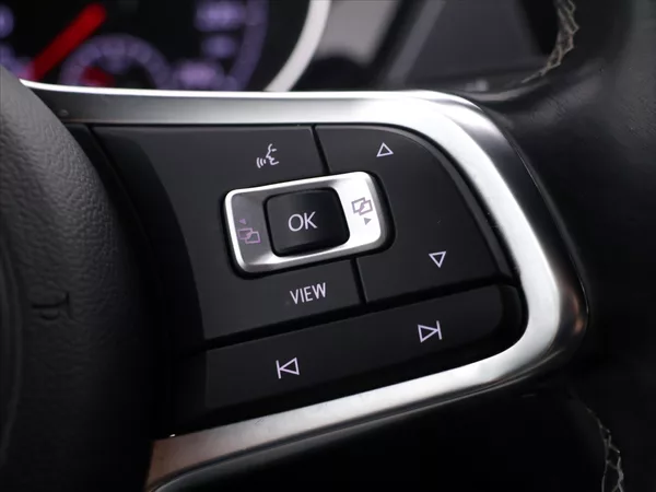 Volkswagen Touran 2,0 TDI 110kW R-Line DSG CZ - foto 26