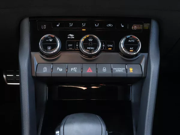 Škoda Karoq 2,0 TDI Sportline 4x4 DSG - foto 26