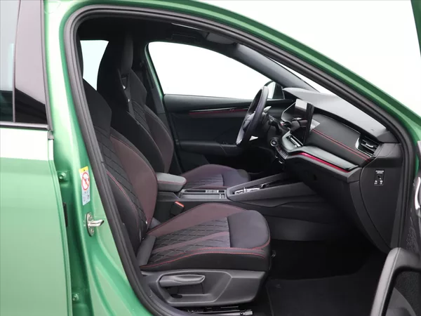 Škoda Octavia 2,0 TSI DSG RS DPH 1.maj CZ - foto 13
