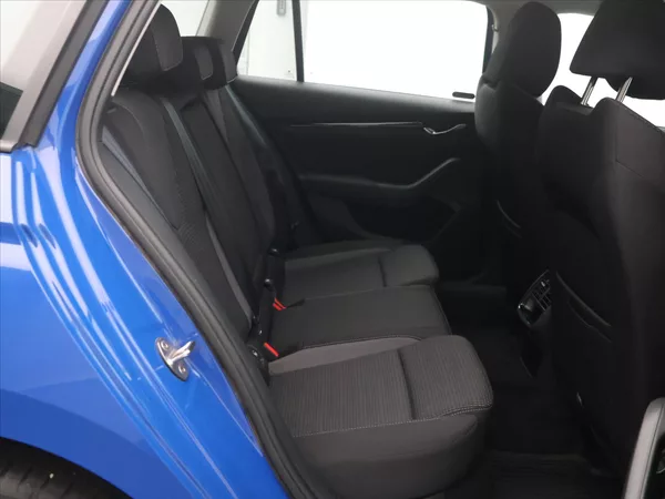 Škoda Octavia 2,0 TDI 85kW Ambition CZ DPH - foto 12