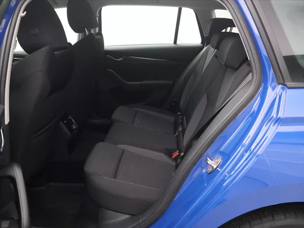 Škoda Octavia 2,0 TDI 85kW Ambition CZ DPH - foto 13