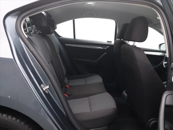 Škoda Octavia 1,6 TDI 77 kW Active CZ - foto 14
