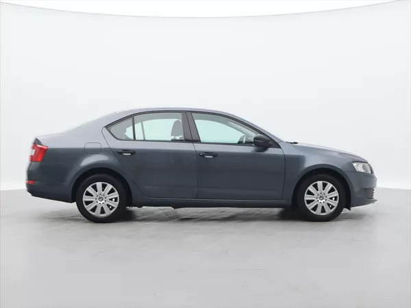 Škoda Octavia 1,6 TDI 77 kW Active CZ - foto 8