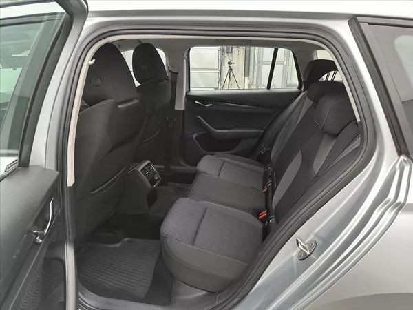 Škoda Octavia 2,0 TDI 85kW Ambition CZ DPH - foto 11