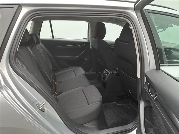 Škoda Octavia 2,0 TDI 85kW Ambition CZ DPH - foto 12