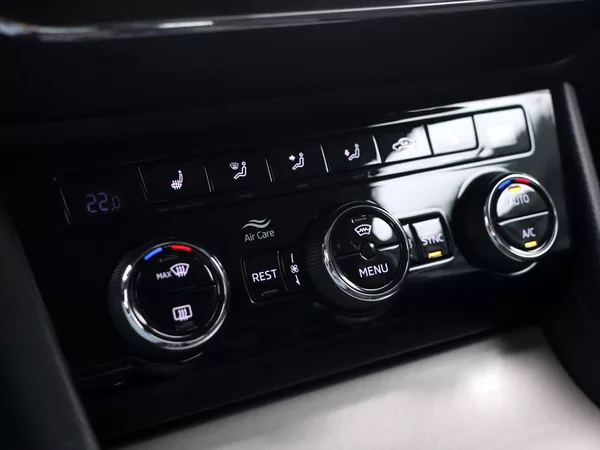 Škoda Superb 2,0 TDI 110kW Style DSG LED CZ - foto 26