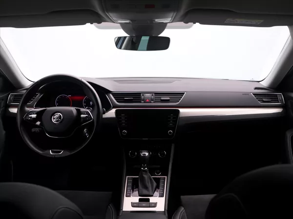 Škoda Superb 2,0 TDI 110kW Style DSG LED CZ - foto 31