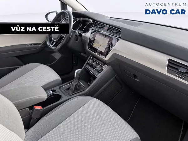 Volkswagen Touran 2,0 TDI DSG Panorama 1.Maj. - foto 2