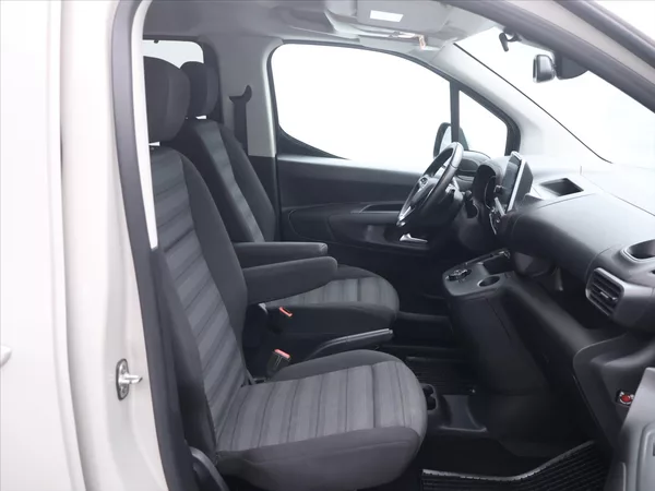 Opel Combo 1,2 Turbo 96 kW S/S AT8 Enjoy - foto 11