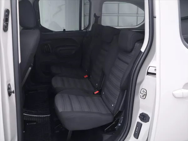 Opel Combo 1,2 Turbo 96 kW S/S AT8 Enjoy - foto 13