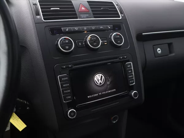 Volkswagen Touran 2,0 TDI 130kW Highline Xenon - foto 16
