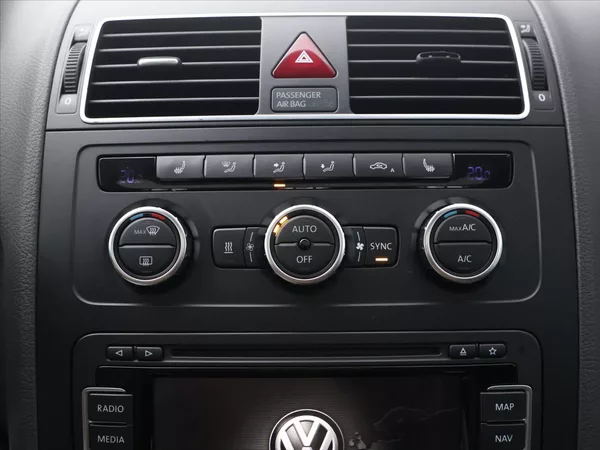 Volkswagen Touran 2,0 TDI 130kW Highline Xenon - foto 17
