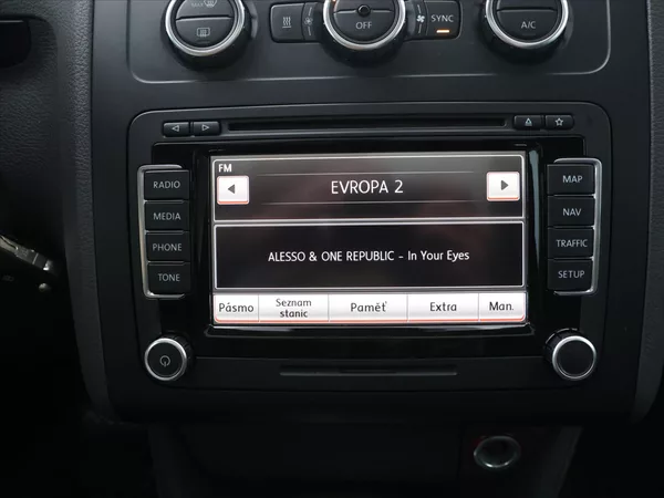 Volkswagen Touran 2,0 TDI 130kW Highline Xenon - foto 18